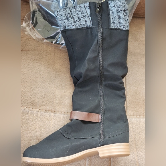 BRAND NEW Size 10 Boots - Picture 4 of 14